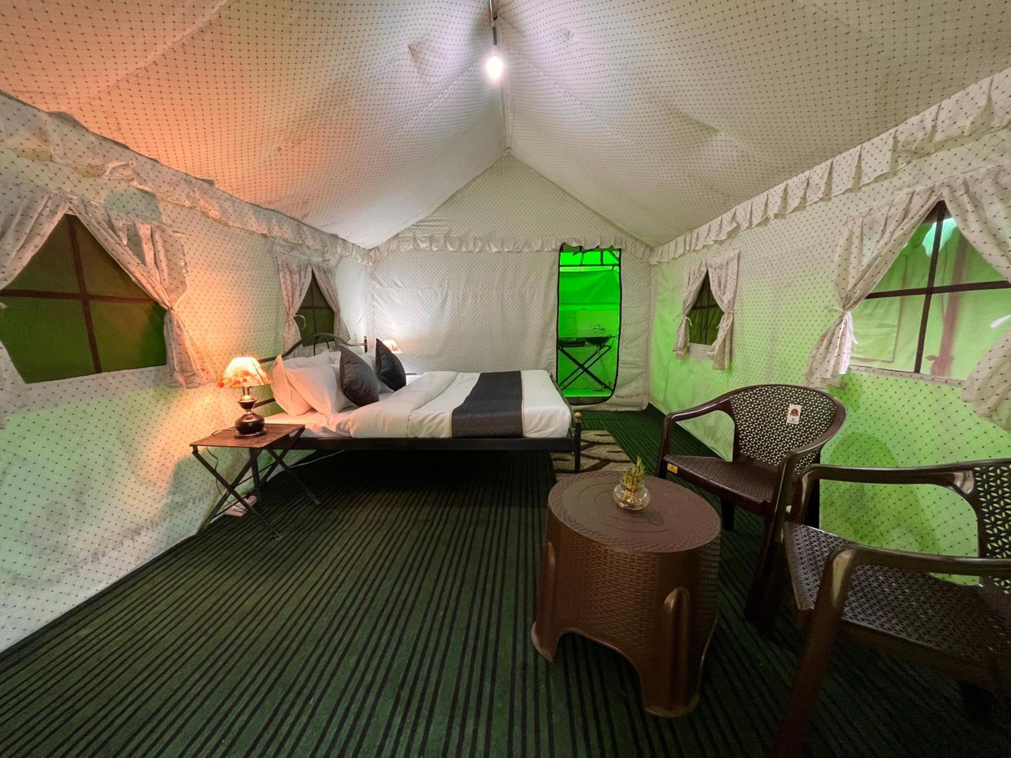 Himalayan Riverside Swiss Cottage Tents, Manali 外观 照片
